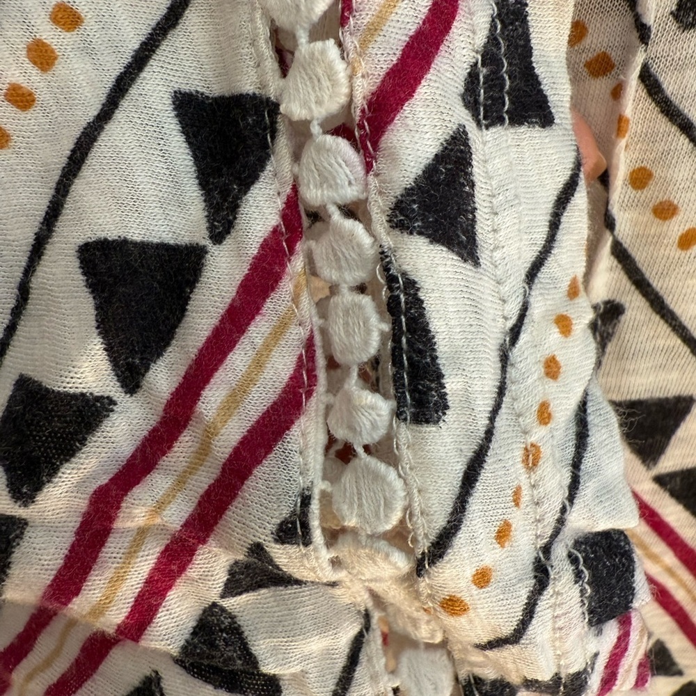 Lucky Brand Tribal Rhythm Top β Size L
Boho β’ Fall Ready β’ Excellent Condition - Picture 5 of 8